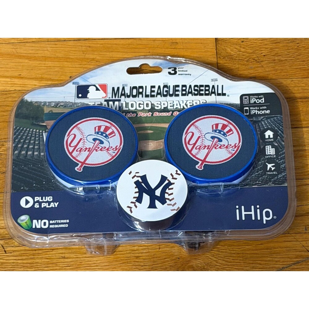 New York Yankees MLB iHip Team Logo Speakers Plug & Play Portable Stereo iPod